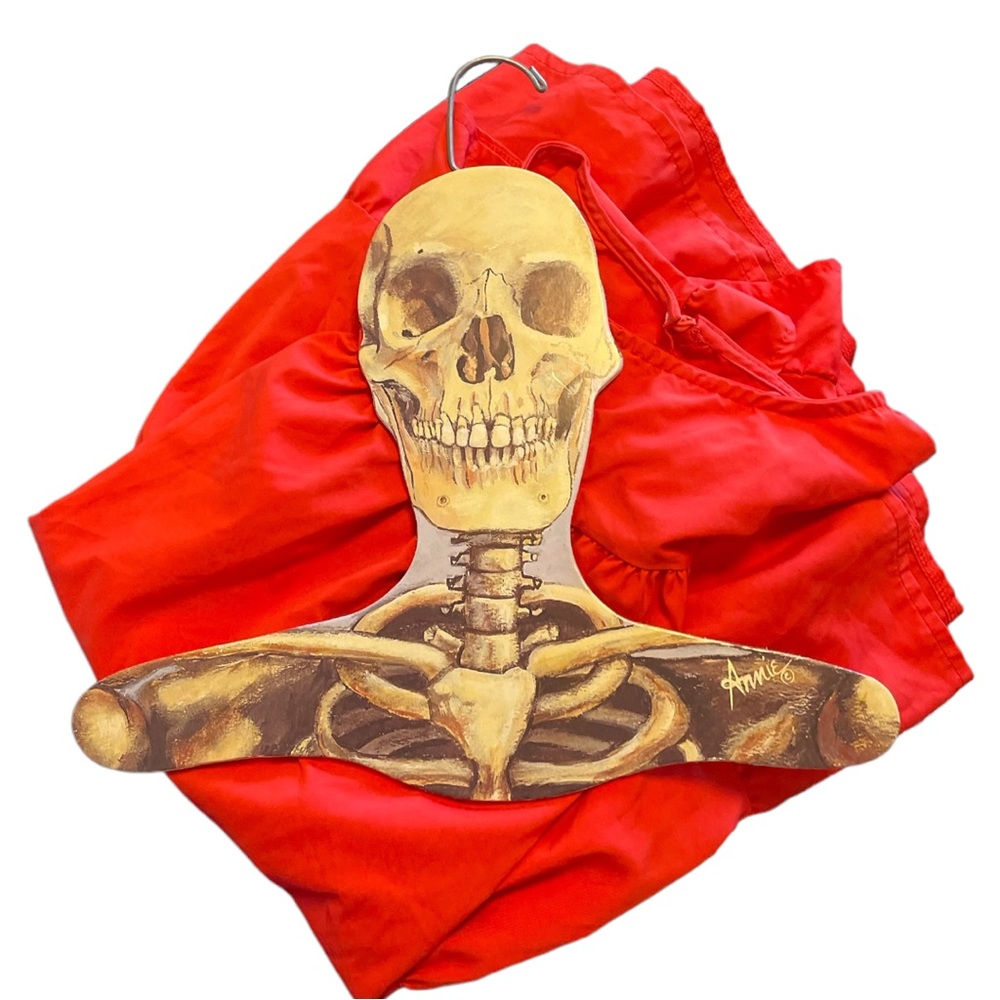 One skeleton hanger
